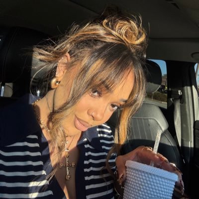 itsFiyaaRiah's profile picture. IG- @FiyaaRiah | 29 | troublesome '96 | XIX-VIII-MMIX | 4:23 | The Blueprint | FCK YA 🖕🏽