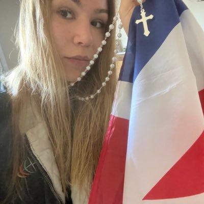 cZoe90418's profile picture. • The World is a Stage 🎭 • Nothing is Real • Anti-Feminist • Noticer • Reject Digital 🆔🇬🇧