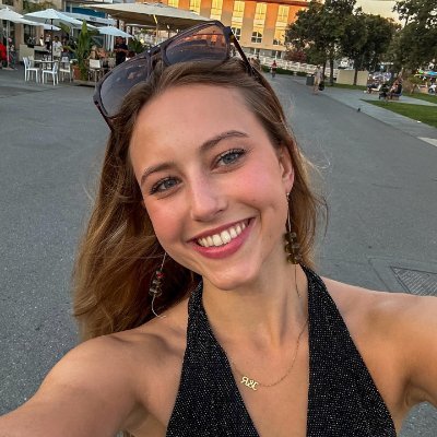 Bella_happy13's profile picture. 'Seize life with your heart. Even the ordinary life I want to record📸🌎