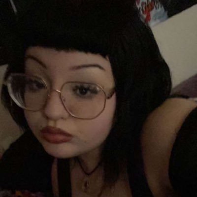 emoedgarr's profile picture. your fav 18yo switch princess switch. spoil me💞https://t.co/REcJfQ25O2 my throne :3. no i’m NOT gonna trade with you. @favemoedgar bus acc😛