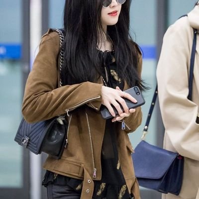 ysaedhsn's profile picture. The strong day shines for the universe