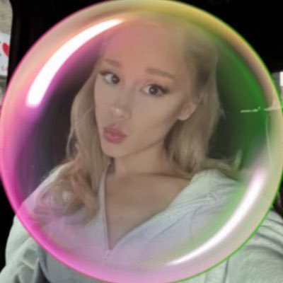 moonlightbaoe's profile picture. 