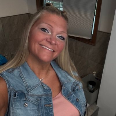 jacquelinesue99's profile picture. Crazy busy mom of 3 sassholes trying my best at this thing called life 🩷💚💜