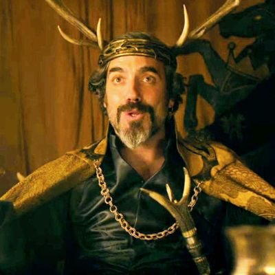 fransnows's profile picture. davos seaworth ♥️♥️♥️
                                                                              📖: reading a feast for crows