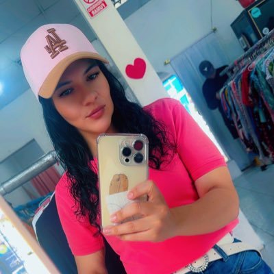 LIZzY190590's profile picture. 