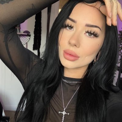 EmpressElizaa's profile picture. FinDom | Seductive Domme GF ~ ⛓️🗡️🦇 ₊˚✩‧Obsessed w Boots - worship & join the Elizacult ✩˚₊‧
