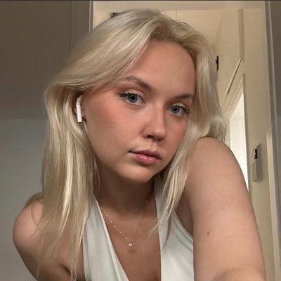 Chelsea200321's profile picture. 