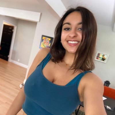 TracyMary12001's profile picture. 