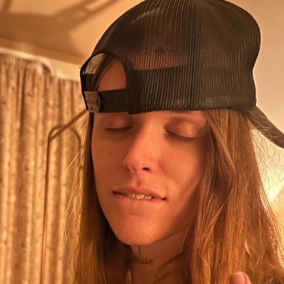 radiotowerss's profile picture. i’m tired of you, still tied to me…