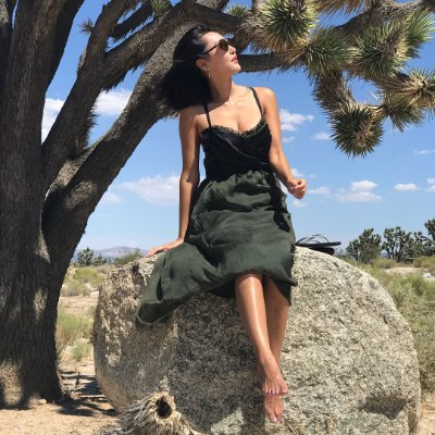 chloe32599's profile picture. Building my empire one day at a time.
Self-made & still in progress 💪🌍