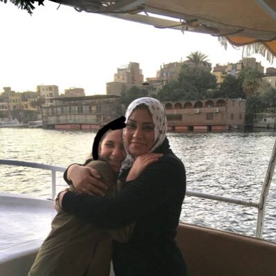 وَإِذا سَأَلَكَ عِبَادِي عَنِّي فَإِنِّي قَرِيبٌ ۖ أُجِيبُ دَعْوَةَ الدَّاعِ إِذا دَعَانِي