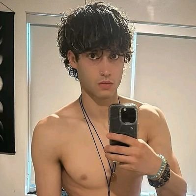 ryanalexanderar's profile picture. proud to be gay🏳️‍🌈🏳️‍🌈