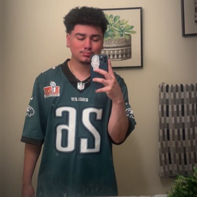 NoHoesVic's profile picture. 🇲🇽|@Eagles|@Yankees |@Sixers | Barber 💈 Father🙏🏼