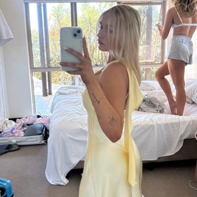 spoiltfoxy's profile picture. born to be worshipped • no nudity • $25 to speak