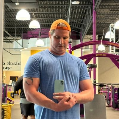 SupermanSurf33's profile picture. You can’t keep a good man down. Christian ✝️, Family man ❤️, Chef, Comedian, Coolest dude 😎 on earth 🌎 since our Savior, American 🇺🇸, CHEERS 🍻, #PhinsUp