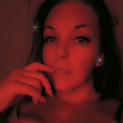 ChelleLUFC's profile picture. 💔 
Mum to 5  👦🏽👧🏽 
Yoda and Maggie 🐶🐶
Lucy  😇 🐶

💙💛Leeds united💙💛

👻 Chelliyah83 

NEW Insta : Chelliyah83