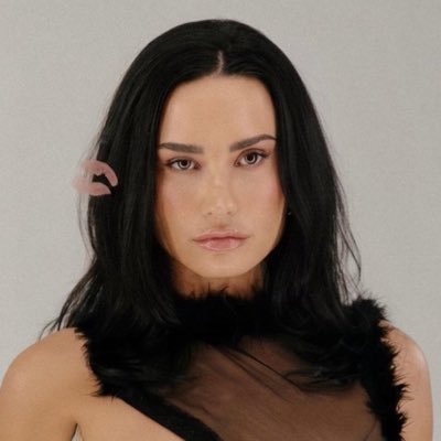 srtapopular's profile picture. patricinha mau caráter