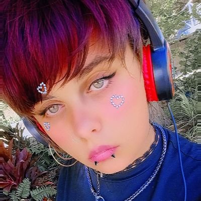 jasminesanti34's profile picture. 