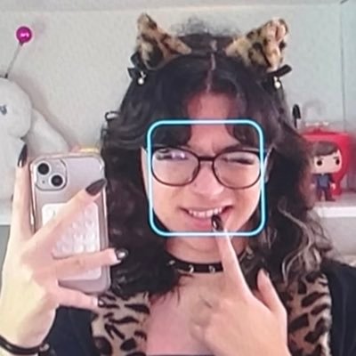paz, elegância e amor 18 anos, lésbica nas segundas, bi nas quintas e trans aos sábados https://t.co/mdOZXz9cEm