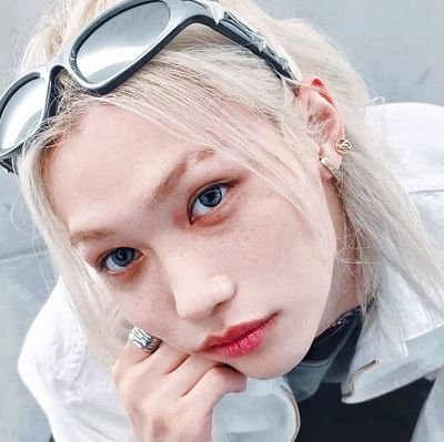 _felverse's profile picture. Alternative Universe account || Mostly HyunLix and Fel!centric || writing account || RPS account, be selective