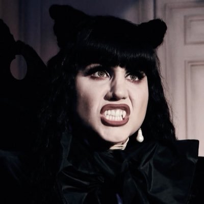 AntipaxosVamp's profile picture. ᴡʜᴀᴛ ᴀᴍ ɪ ꜱɪᴛᴛɪɴɢ ᴏɴ? ꜱʜᴀᴍᴇ ɪᴛ ᴡᴀꜱɴ’ᴛ ʜɪꜱ ꜰᴀᴄᴇ!