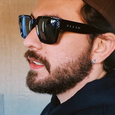 julixcomments's profile picture. 