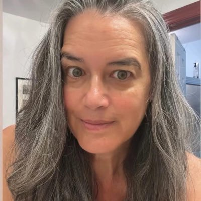 SuzyWiles's profile picture. Social media manager Communication/advertisment Management membership 1:1 coaching 15 yrs experience | Celebs + brands