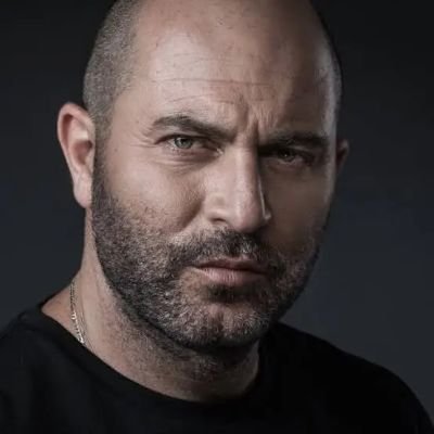 anti_toto1's profile picture. Sé tu mismo, y recuerda, que los

modales hacen al hombre. 

Timeo Danaos et Dona Ferentes