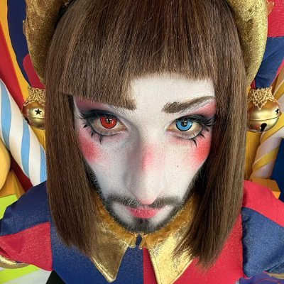 ArtsyKars's profile picture. queer visual artist :-)