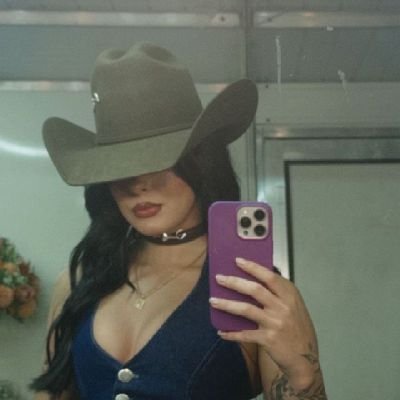 👑🦋💛👢✨