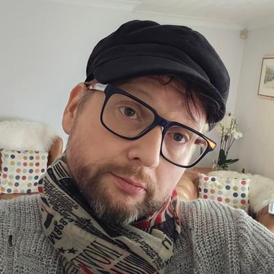 therealleejones's profile picture. Add a description here.
