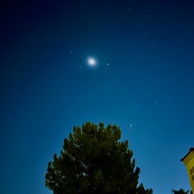 ilikeflags's profile picture. somebody needs to clean this kitchen.