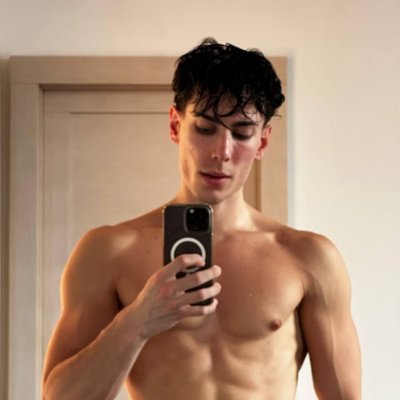 itsmanuele's profile picture. dont forget to say hi your Doctor ! :)
