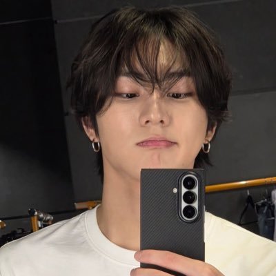buttaflyku's profile picture. oui bee outside