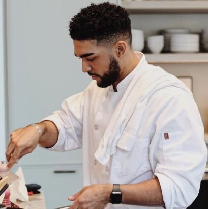 cheffluencer's profile picture. Chef • Creator • Charmer 👨‍🍳 | Mixing good food with better energy 💫🇺🇸
