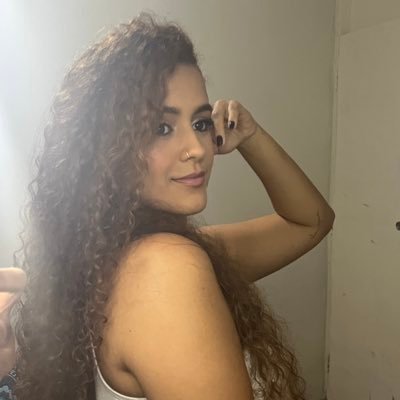 mihgeorgia's profile picture. “A lei física que nos chama à razão, é a mesma que nos conduz a Deus.” 💃🏻