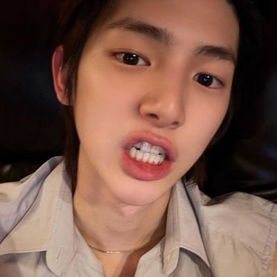 qwpkj's profile picture. when you start loving yourself , life starts loving you too. #dek69