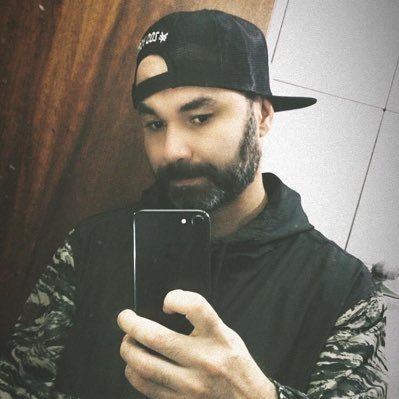 dgleison's profile picture. Tentando ser quem meu cachorro acredita que sou.