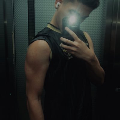 imnotlipeee's profile picture. insuportável e problemático