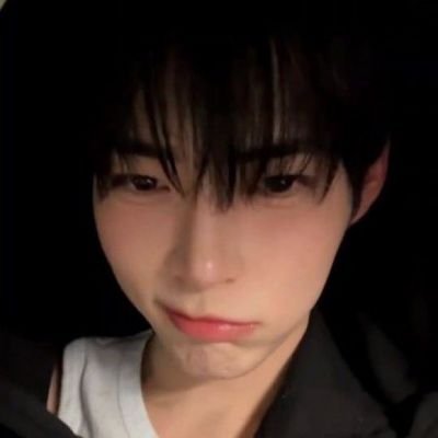 다 필요 없고 그냥 겁나 잘생겨야 돼요.