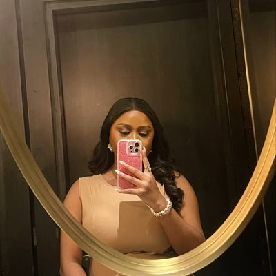 Omolohulla's profile picture. ..