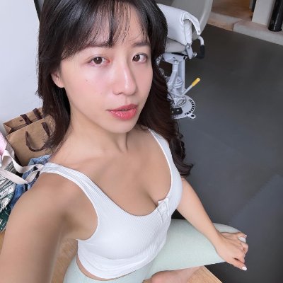SarahMil1987's profile picture. Holding coffee in one hand and dreams in the other ☕ Like to follow related posts in the United States