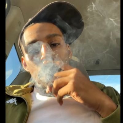 _Mikeyy_B's profile picture. #Blessing💲#LLDON #RipGrandma #RipGranda ♥️ #RipLilDre #RipYonna “Pain weakness if you allow it & it’s strength if you use it correctly”