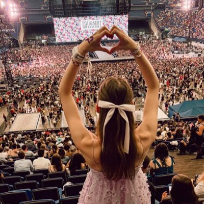 lealovestay's profile picture. fan account • swiftie since 2012 🫶🏻 • probably just me fangirling over taylor swift, gracie abrams & sabrina carpenter