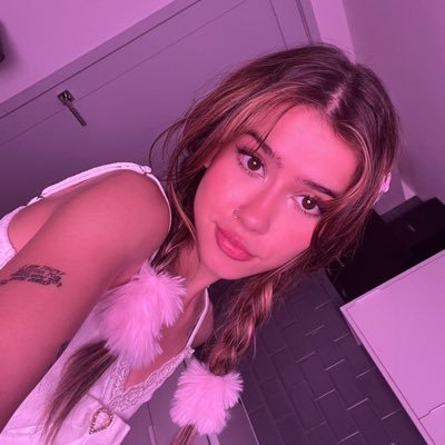 AnnabelleSkiesy's profile picture. DM me if you’re game