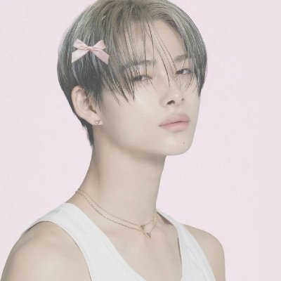 xosolziee's profile picture. 🦢scroll for more affordable merch⋆.˚ ᡣ𐭩.