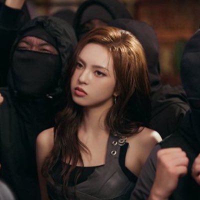 Jisoo and Chiquita utt
