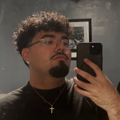 Dweq_'s profile picture. 