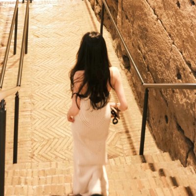 BloomSerein's profile picture. Her elegance lives in the pause—where she breathes before speaking and smiles before reacting. 🌙🌿💫
That’s grace. 🕯️