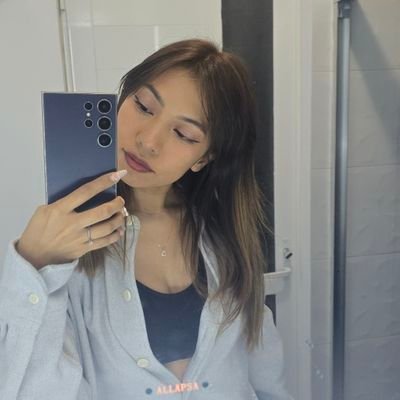 burstincolor's profile picture. too many bands, too many reasons to stay alive